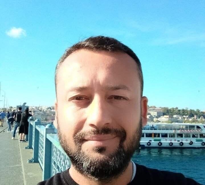 Çanakkale’de Alkollü Şahıs, Cadde Ortasında Husumetlisini Bıçaklayarak Hayatına Son Verdi Çanakkale'de sabah saatlerinde, alkollü M.K.K. husumetlisi S.T.'yi bıçaklayarak öldürdü. Olay