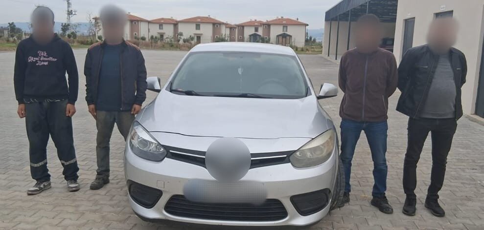 Çanakkale’de düzenlenen operasyonlarda 4 insan kaçakçısı ile 8 göçmen yakalandı Çanakkale İl Jandarma Komutanlığı, göçmen kaçakçılığına yönelik 17-23 Ekim 2025