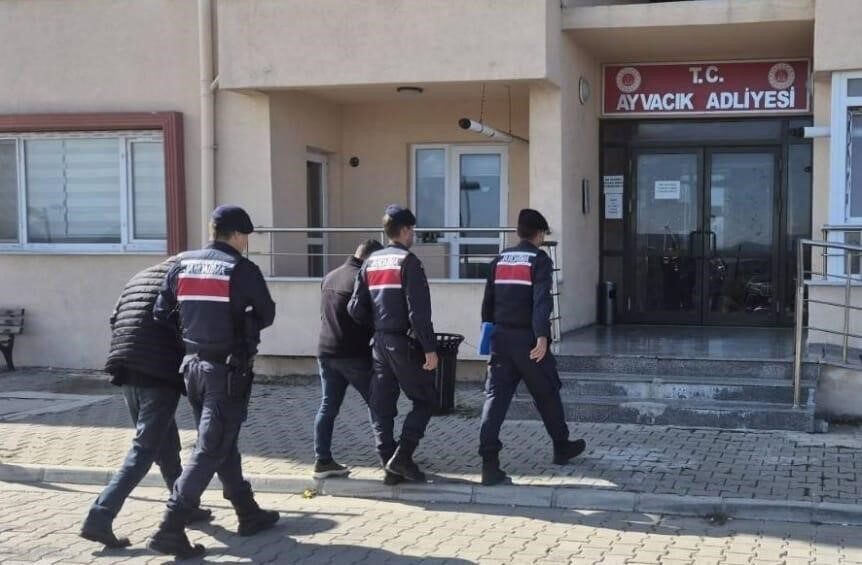 Çanakkale'de gerçekleştirilen operasyonda 9 organizatör ve 3 şüpheli ile birlikte