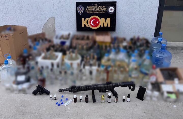 Çanakkale'de düzenlenen operasyonda, bir iş yerinde sahte alkollü içki ve