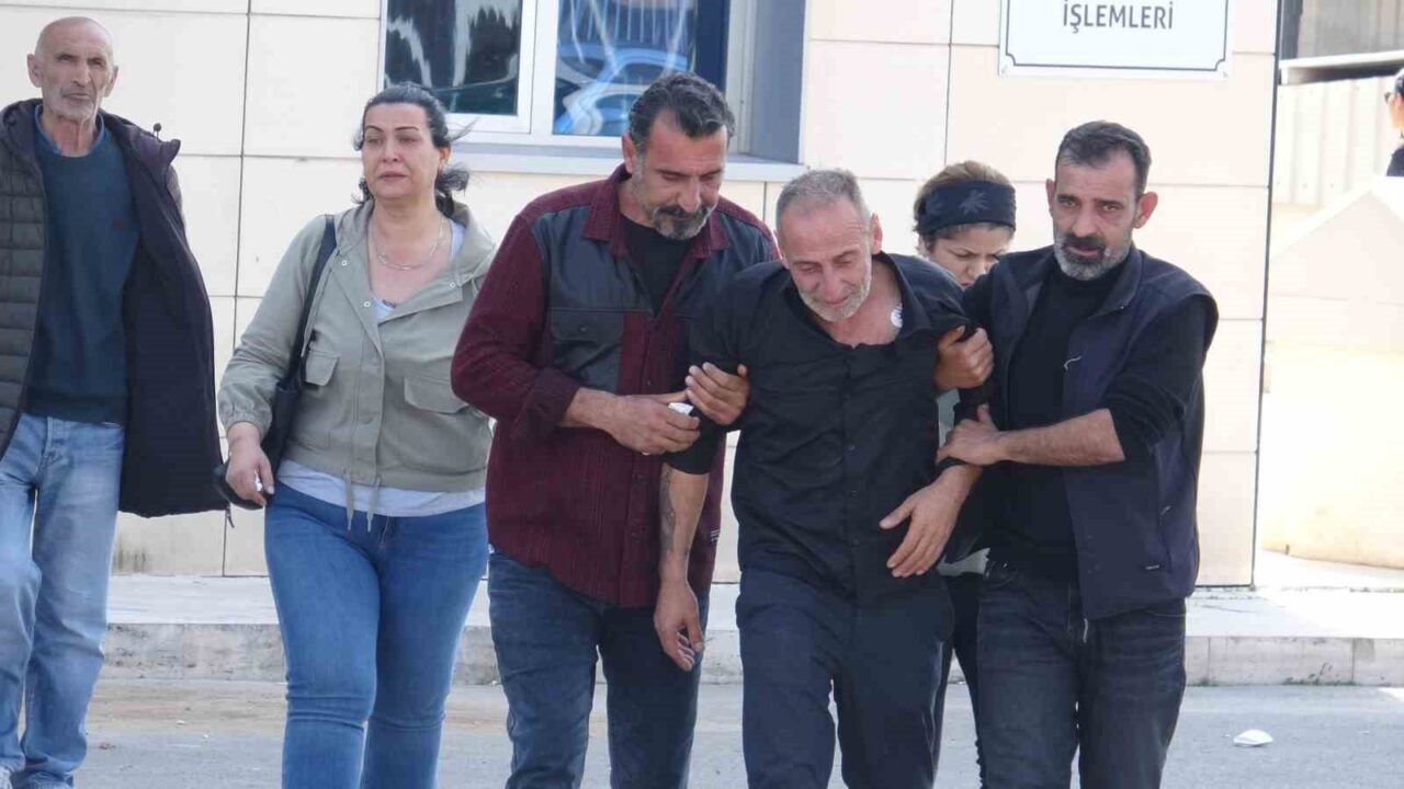 Antalya'da Halit Can Sakman, eşi Sevcan Demir Sakman'ı satırla öldürmekle