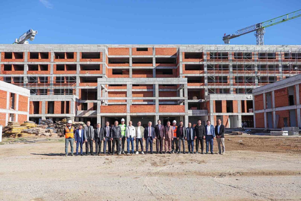 AK Parti Balıkesir Milletvekili Dr. Mustafa Canbey, Edremit Devlet Hastanesi'nin