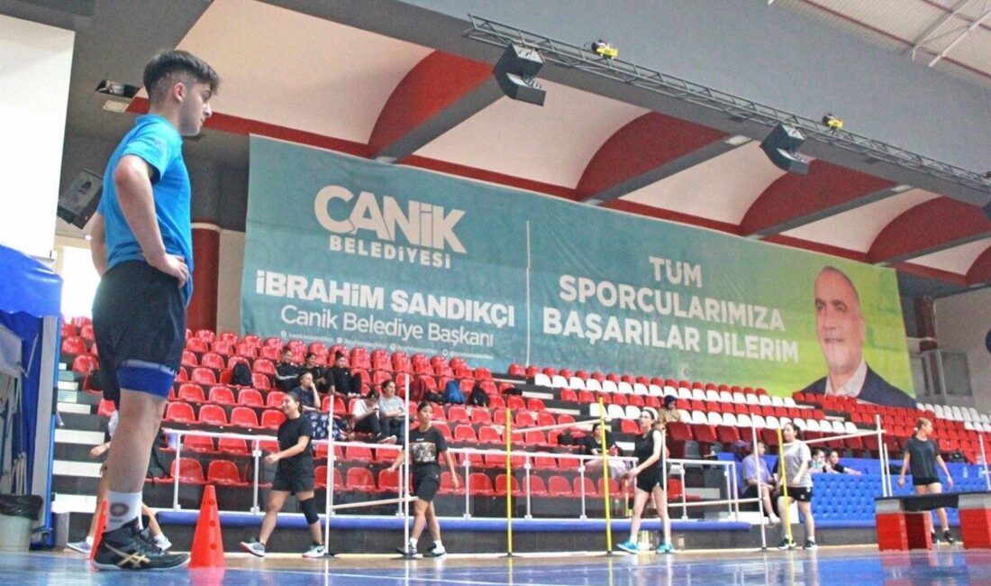 Canik Belediye Başkanı İbrahim Sandıkçı, gençler için ücretsiz akademi hazırlık