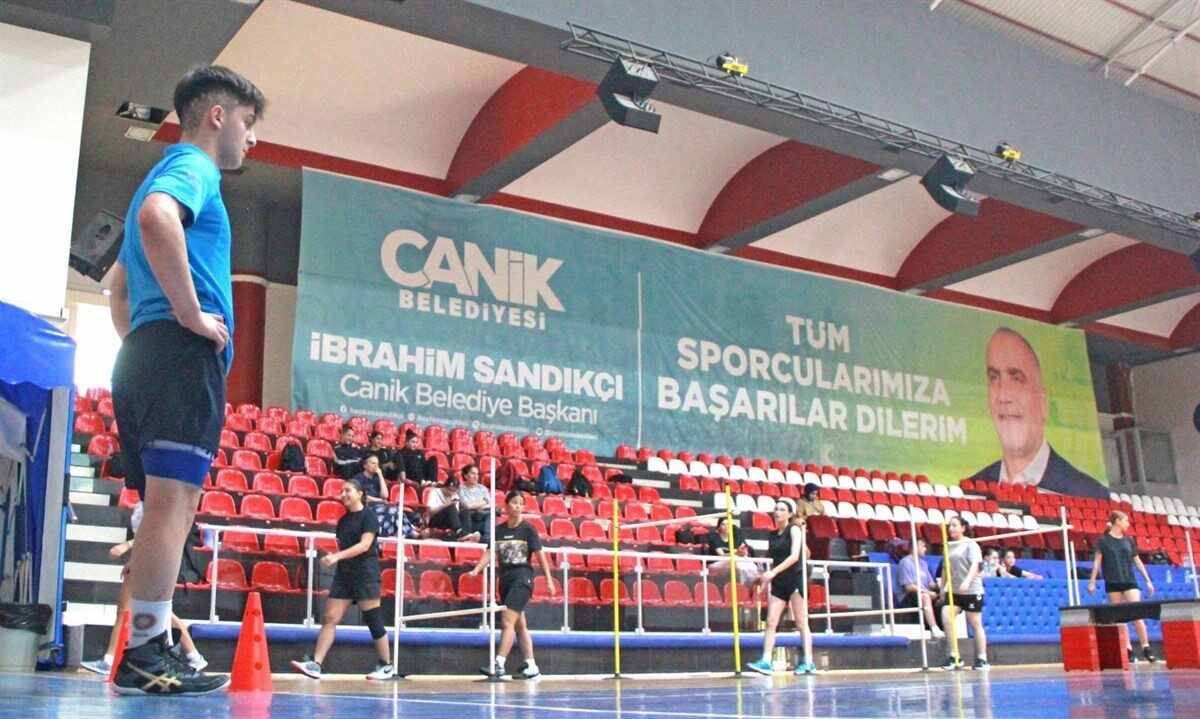 Canik Belediye Başkanı İbrahim Sandıkçı, gençler için ücretsiz akademi hazırlık