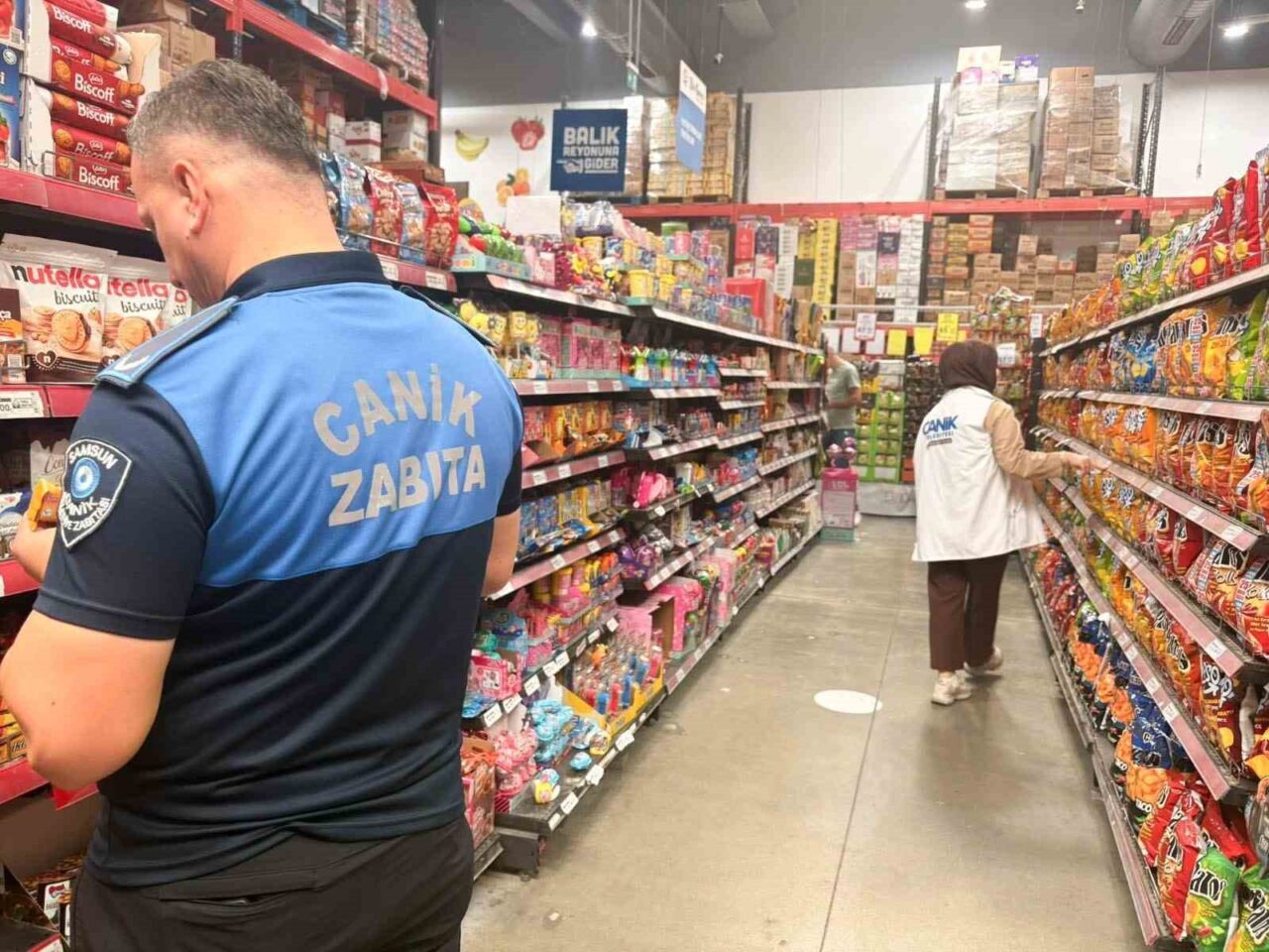 Samsun’un Canik Belediyesi Zabıta Müdürlüğü, ilçedeki grosmarketlerde denetim gerçekleştirdi. 5