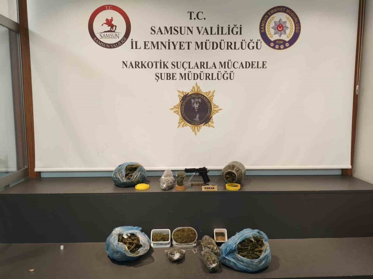 Samsun'da düzenlenen operasyonda, polis çatı katında 2 kilo 40 gram