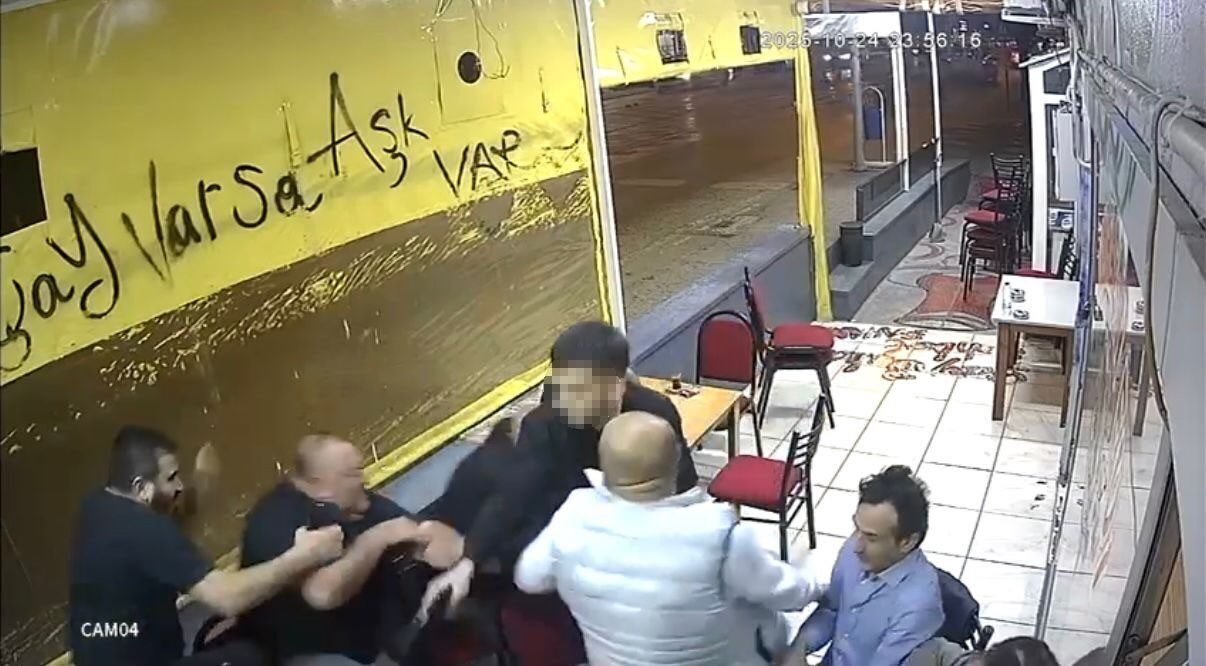 Kocaeli'nin İzmit ilçesindeki bir çay ocağında bir kişi silahlı saldırıya