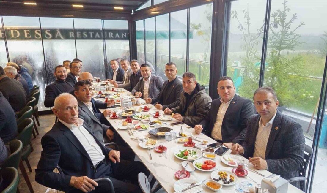 Zonguldak'ın Çaycuma ilçesinde 19 Ekim Muhtarlar Günü, yağmura rağmen yoğun