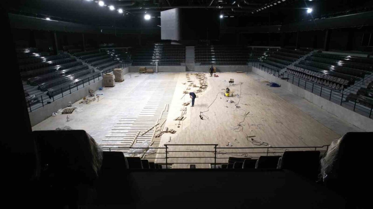 Çayırova, kapalı spor salonu ve sporcu fabrikasıyla spor altyapısını güçlendiriyor.