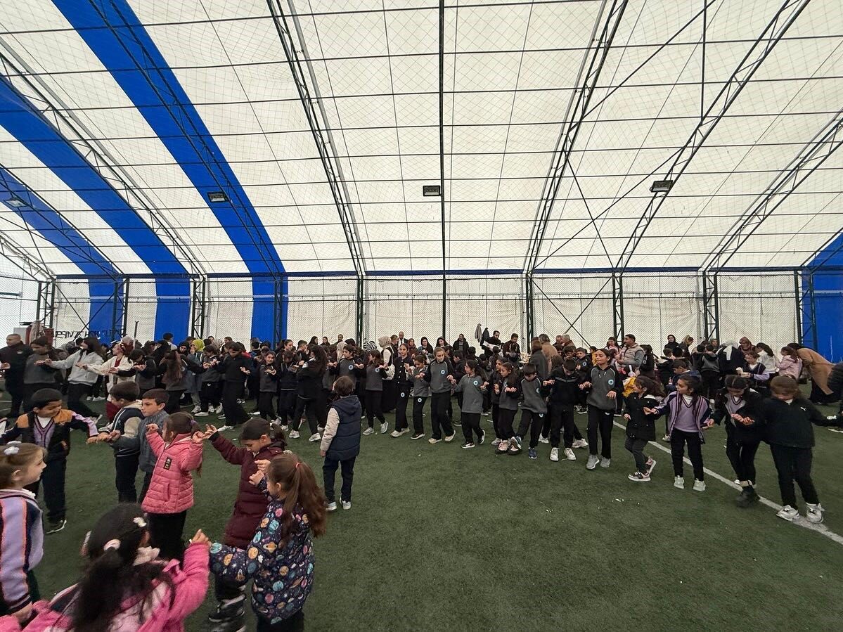 Çıldır İlkokulu'nda düzenlenen hayır çarşısı, "ÇEDES Gazze için seferber" projesi