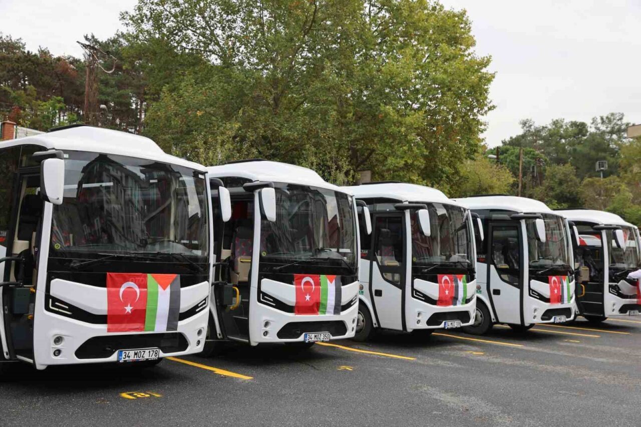 Çekmeköy Belediyesi, Filistin halkına destek amacıyla hizmet araçlarına Türk ve