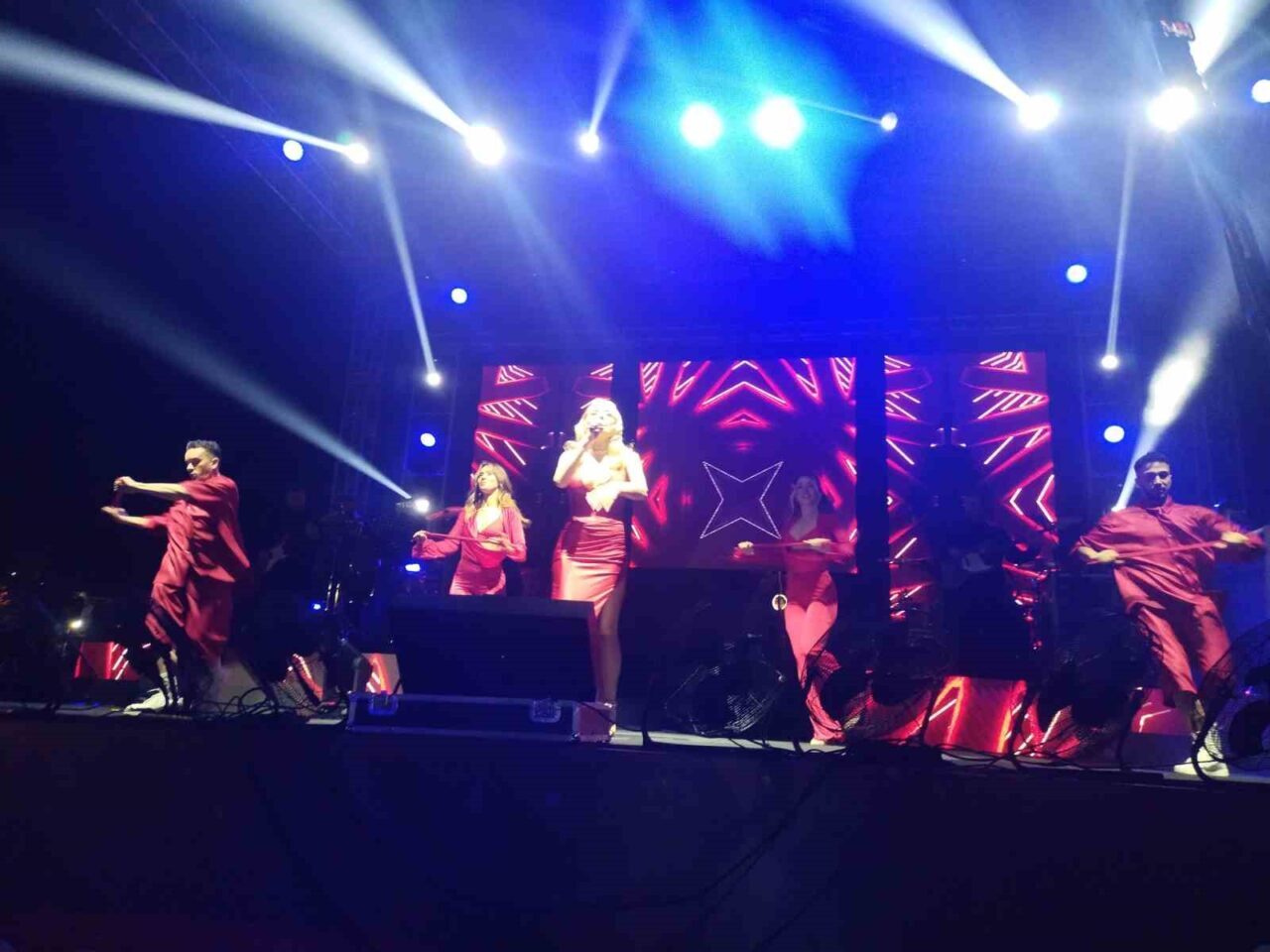 Çekmeköy Belediyesi, 29 Ekim Cumhuriyet Bayramı'nda İrem Derici'yi konuk etti.