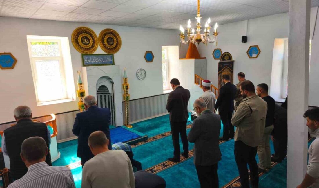 Aşağı Demirbük Köyü Camisi Yeniden İbadete Açıldı Tunceli'nin Çemişgezek ilçesindeki Aşağı Demirbük Köyü'ndeki caminin onarımı tamamlandı ve