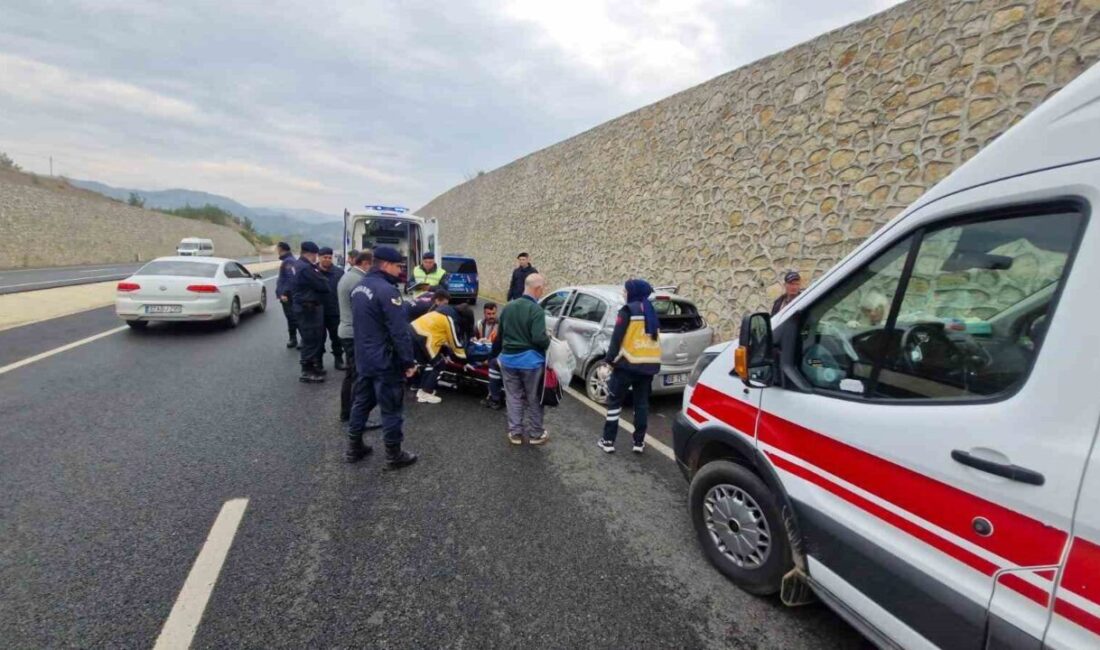İstanbul'dan Samsun'a cenaze için yola çıkan ailenin otomobili, Kastamonu'da istinat
