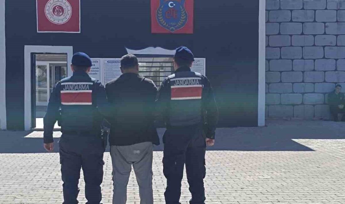 Afyonkarahisar'da, 26 yıl hapis cezası bulunan 32 yaşındaki Z.Ç. jandarma