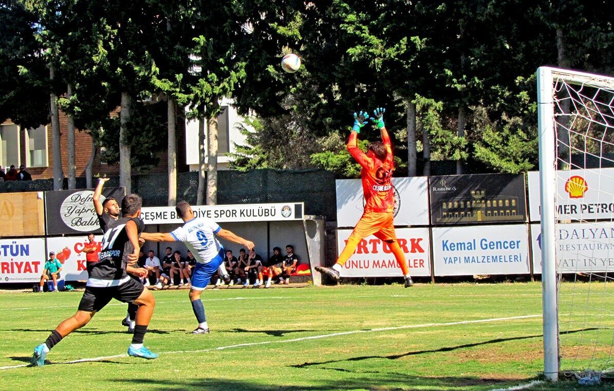 İzmir Süper Amatör Lig E Grubu'nda Çeşme Belediyespor, Özderespor ile