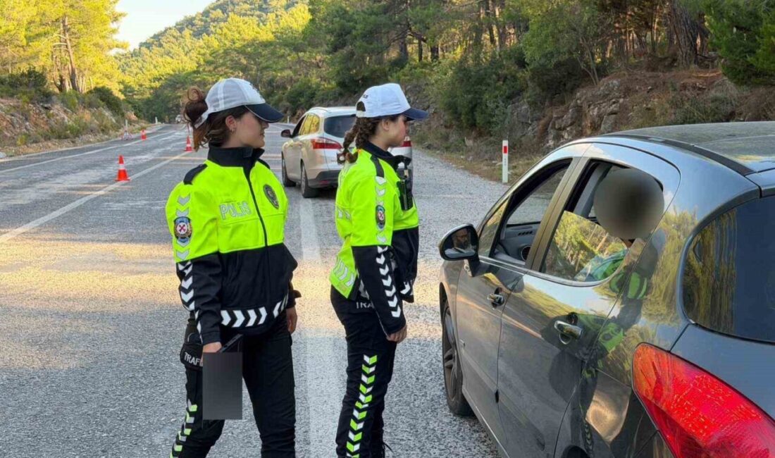Çeşme-İzmir Eski Yolunda Trafik Güvenliği Kadın Polis Memurlarına Ait Çeşme-İzmir eski yolundaki trafik güvenliği, kadın trafik polis memurları tarafından