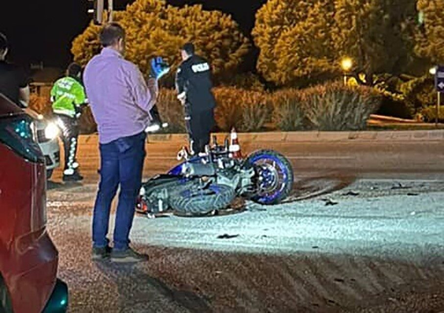 Çeşme’deki trafik kazasında motosiklet sürücüsü Ege Koçak hayatını kaybetti, yanında