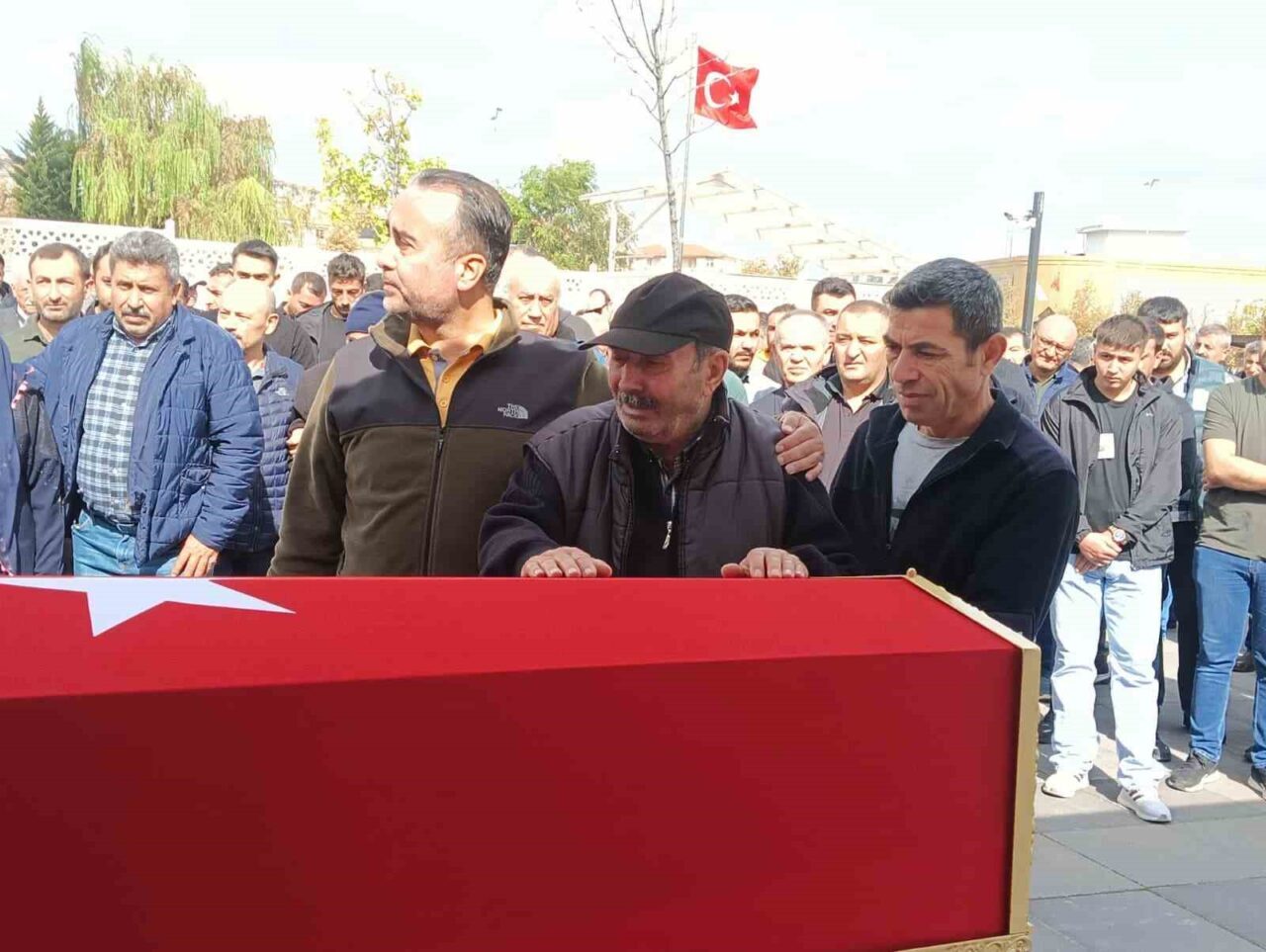 Balıkesir'in Edremit ilçesinde cezaevi firarisi tarafından gasp edildikten sonra öldürülen