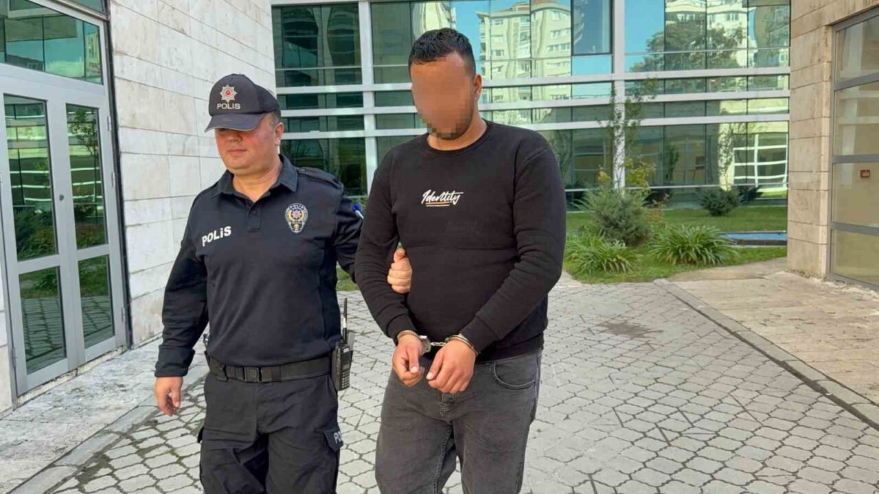 Samsun'un İlkadım ilçesinde, 28 yaşındaki D.K. bıçaklanarak hastaneye kaldırıldı. Olayın