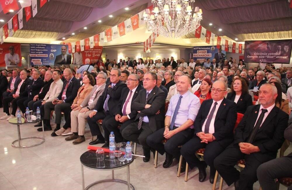 Hikmet Saatçı, CHP Aydın 39. Olağan İl Kongresi’nde 310 oy ile yeniden il başkanlığına seçildi. CHP Aydın 39. Olağan İl Kongresi'nde Hikmet Saatçı, 310 delegenin