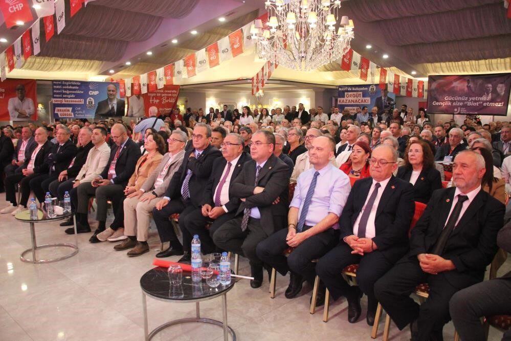 CHP Aydın 39. Olağan İl Kongresi'nde Hikmet Saatçı, 310 delegenin