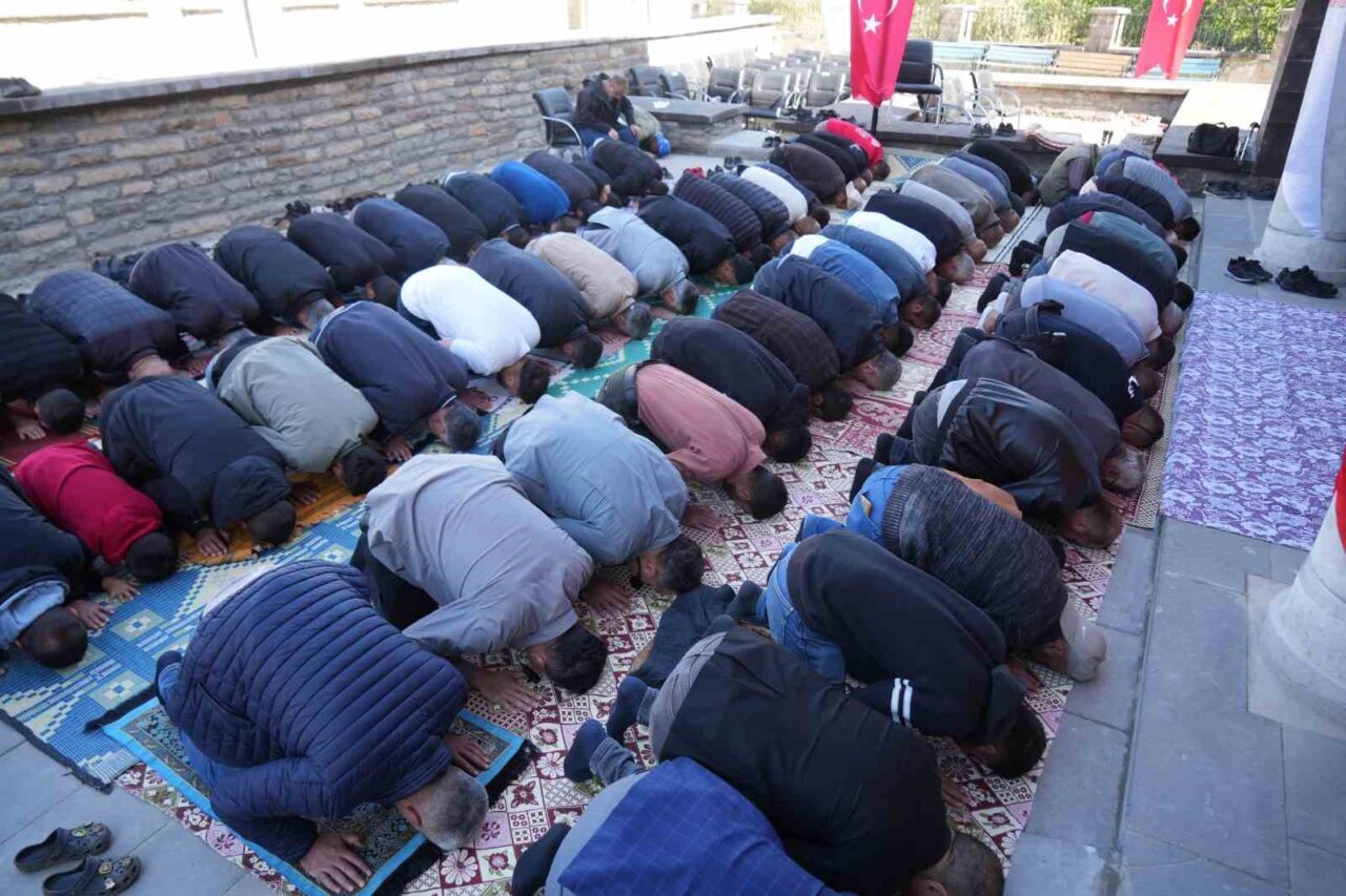 Muş'ta 1940'larda yıkılan Murat Paşa Camisi, Vakıflar Bölge Müdürlüğü tarafından