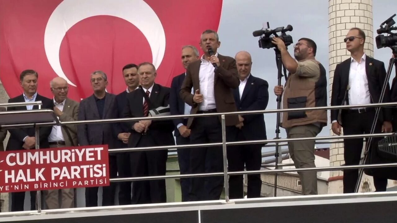 CHP Genel Başkanı Özgür Özel, Ekrem İmamoğlu'na destek vermek için