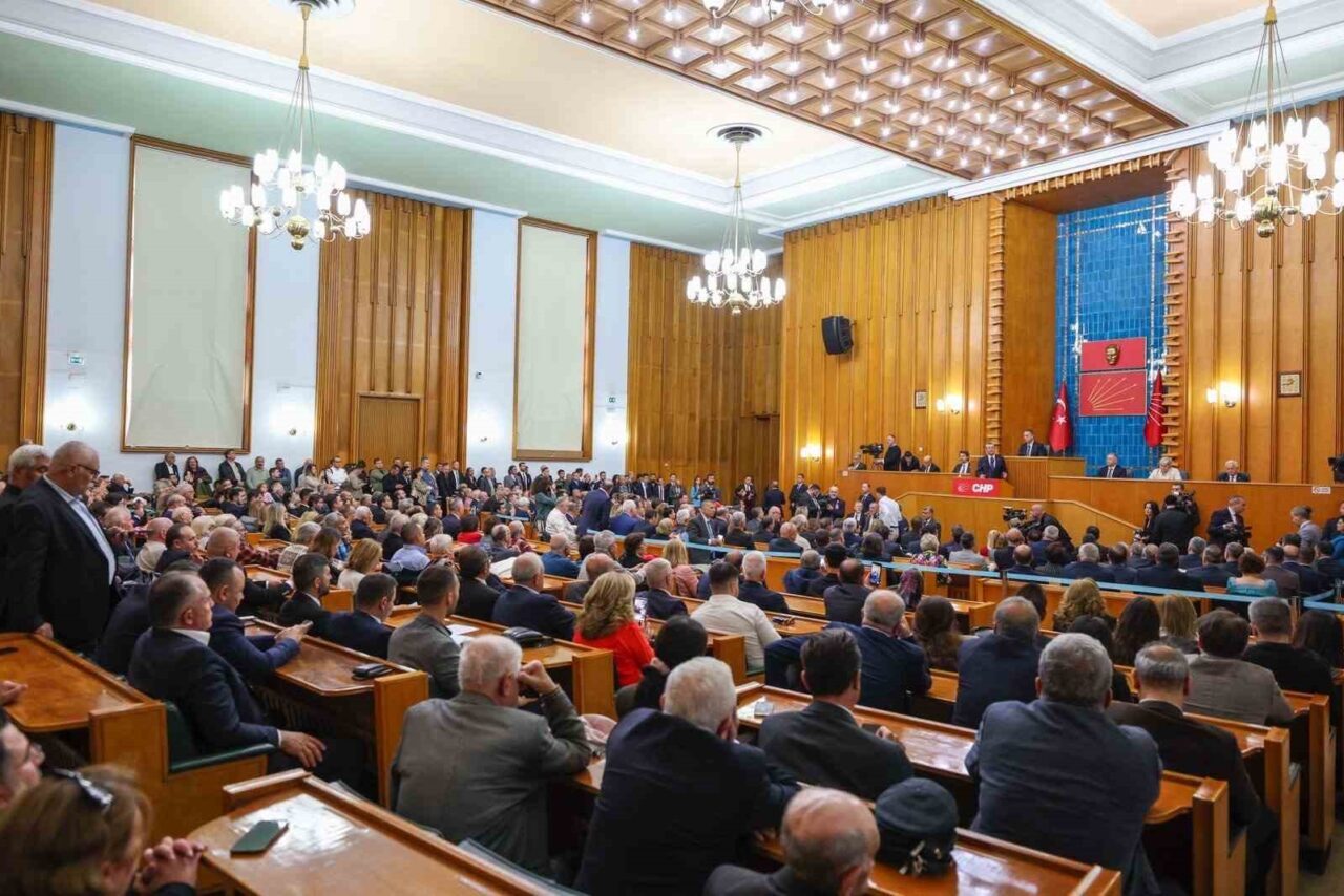 Cumhuriyet Halk Partisi Genel Başkanı Özgür Özel, Kıbrıs'ı Türkiye'nin arka