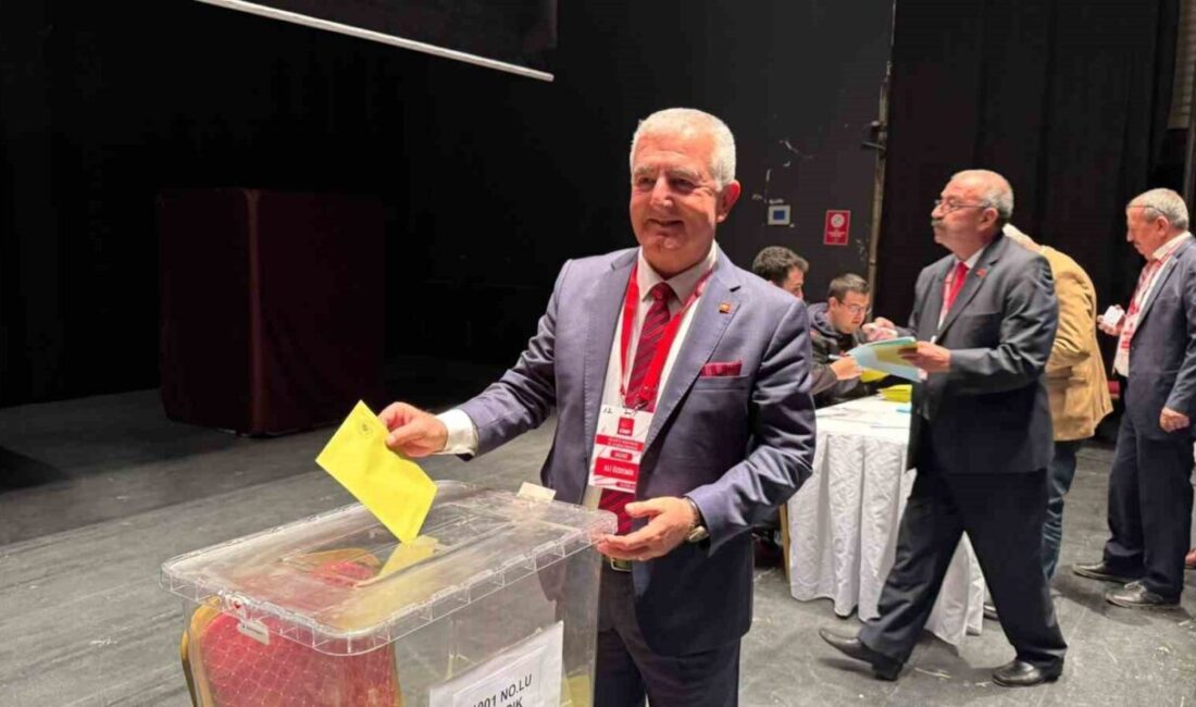 CHP Bilecik İl Kongresinde Ali Özdemir Yeniden Başkan Seçildi, Tartışmalar Gündeme Geldi CHP Bilecik İl Başkanlığı'nın 39. Olağan Kongresi, Ali Özdemir'in yeniden