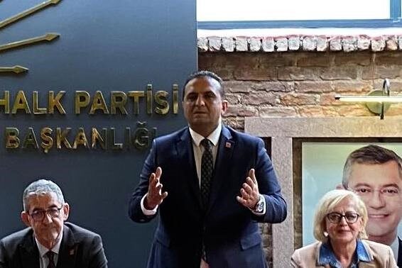 Balıkesir'in Edremit ilçesinde CHP Kadıköy Mahalle Sorumlusu Cüneyt Akgül, sosyal