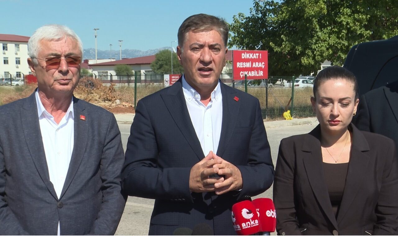 CHP Grup Başkanvekili Murat Emir, tutuklu Muhittin Böcek’i cezaevinde ziyaret