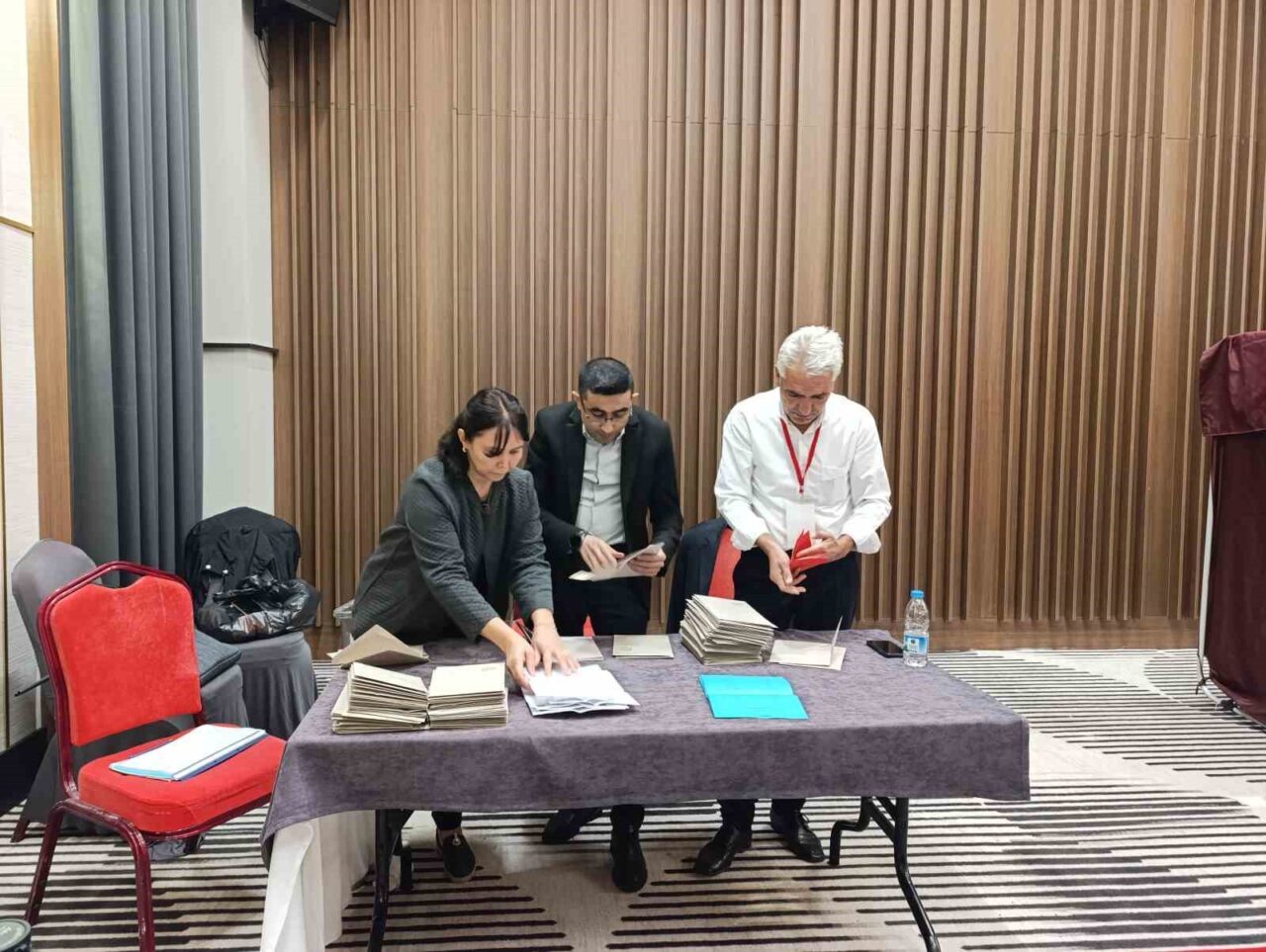 Cumhuriyet Halk Partisi’nin 39. Afyonkarahisar İl Başkanlığı Kongresi’nde Hasan Karadeniz,