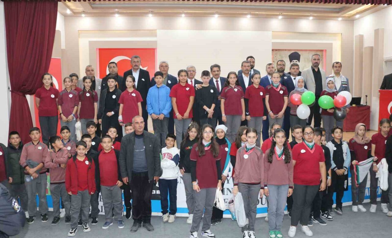 Cihanbeyli İmam Hatip Ortaokulu, "Gazze Davası" programını İmam Hatipliler Haftası