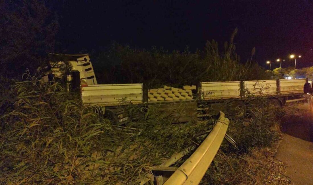 Manavgat’ta çimento yüklü tır devrildi, yolda maddi hasar oluştu Antalya'nın Manavgat ilçesinde çimento yüklü bir tır devrildi. D400 kara
