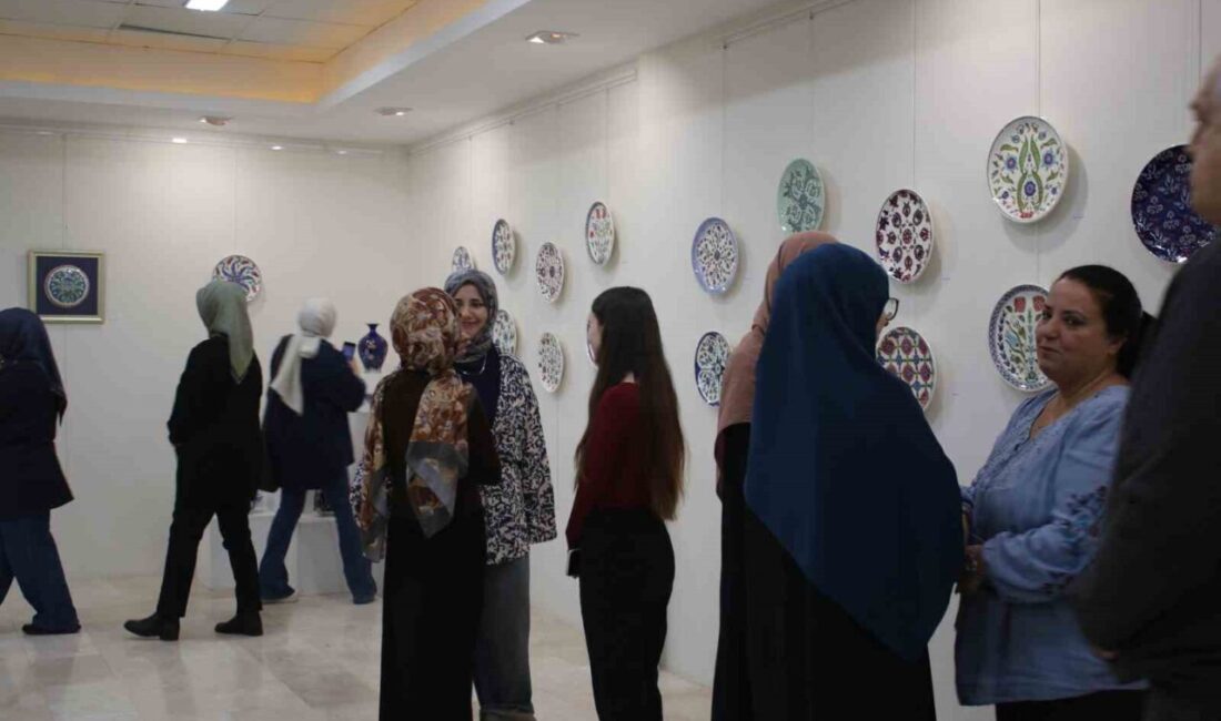 Sakarya Üniversitesi'nde gerçekleştirilen "Zamanda Geleneksel Yolculuk; Çini" sergisi, Geleneksel Türk