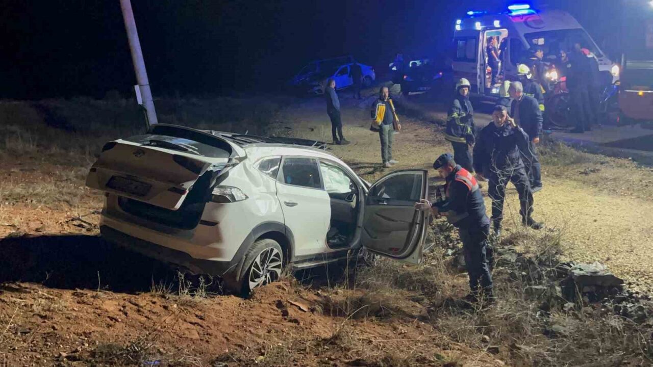 Eskişehir'de 18 yaşından küçük Ö.Ş. adlı sürücünün kullandığı otomobil kontrolden