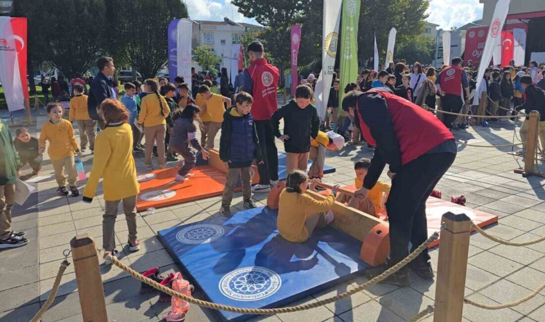 Düzce'de "Geleneksel Oyunlar Tırı", çocuklara teknoloji yerine geleneksel oyunları tanıttı.