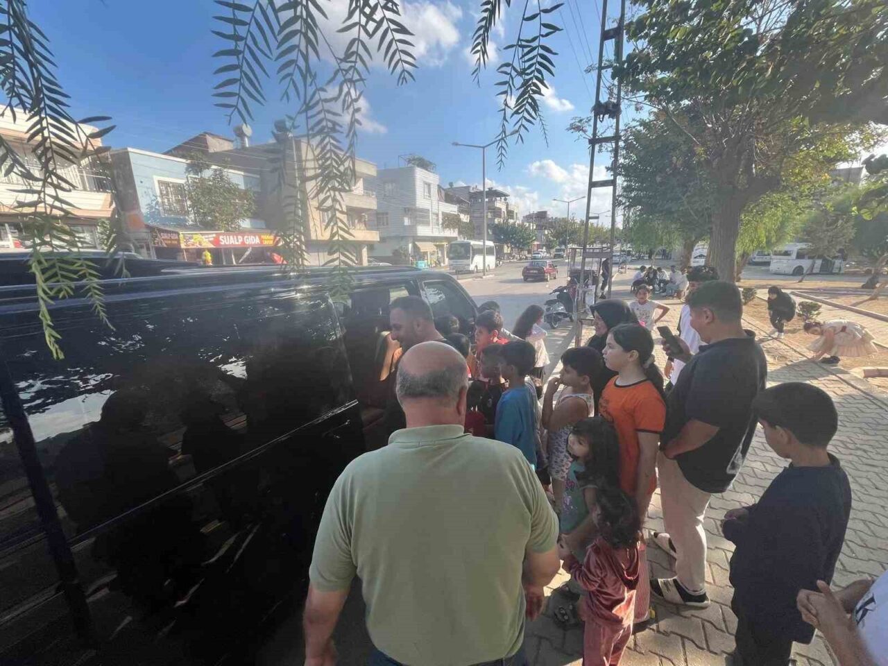 Adana'da hayırsever Mustafa Polat, 29 Ekim Cumhuriyet Bayramı etkinlikleri kapsamında