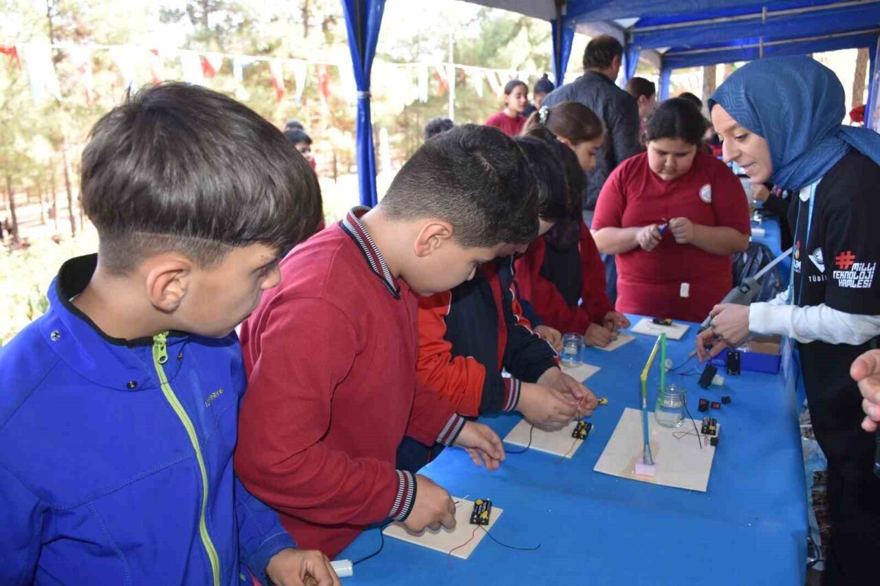 Gaziantep'te Şahinbey Belediyesi, çocuklara bilim ve teknolojiyi sevdirmek amacıyla Yamaçtepe