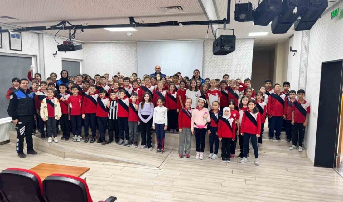Afyonkarahisar'da polis, Atatürk İlkokulu 4. sınıf öğrencilerine polislik mesleğini ve