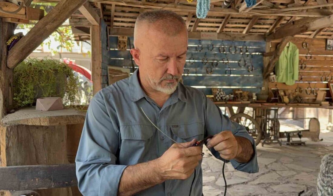 Murat Seyok, Düzce'de bir at çiftliği ile restoran işletirken çocukluk