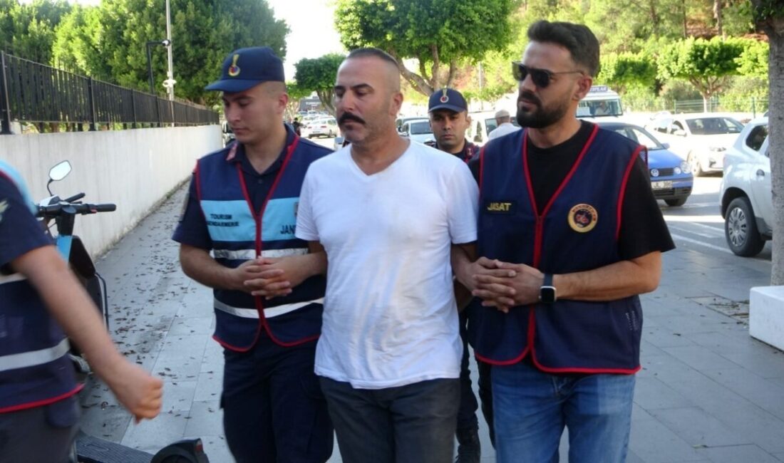 Antalya'nın Manavgat ilçesinde temizlik işçisi Gökhan M., mesai arkadaşı Mehmet
