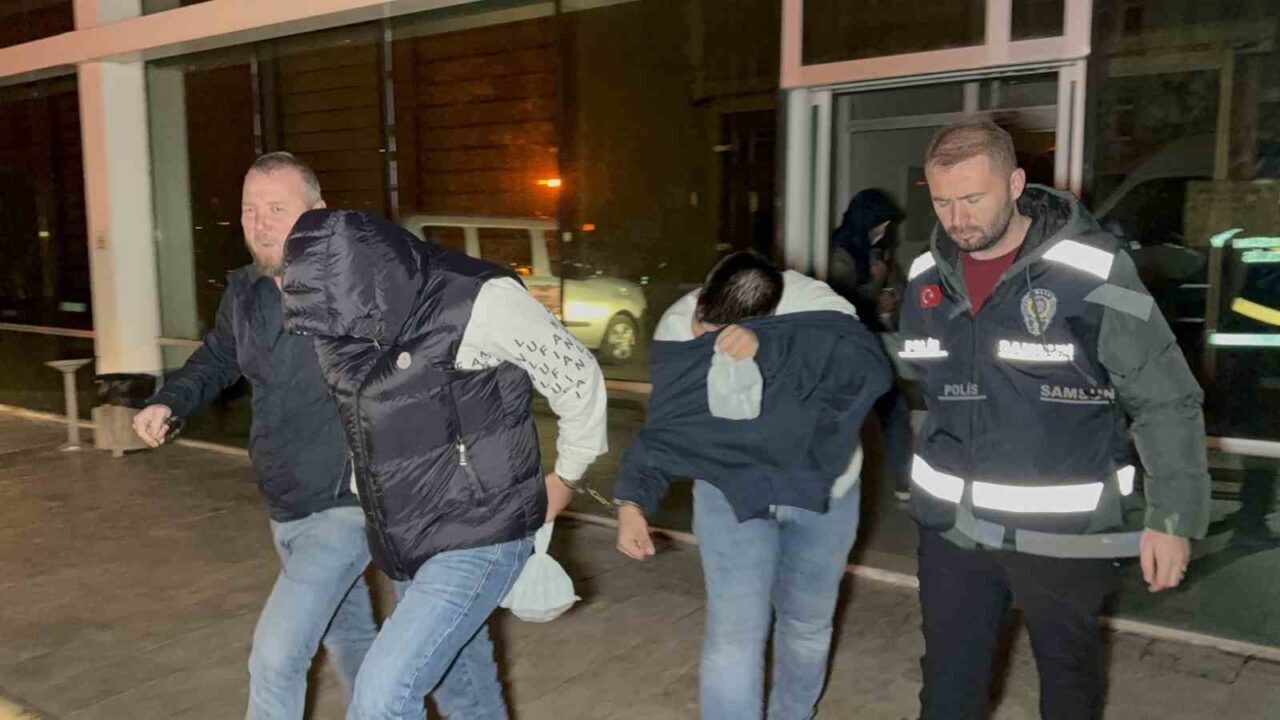 Samsun'un Atakum ilçesinde yapılan uyuşturucu operasyonunda, çöp konteynerine gizlenmiş 6