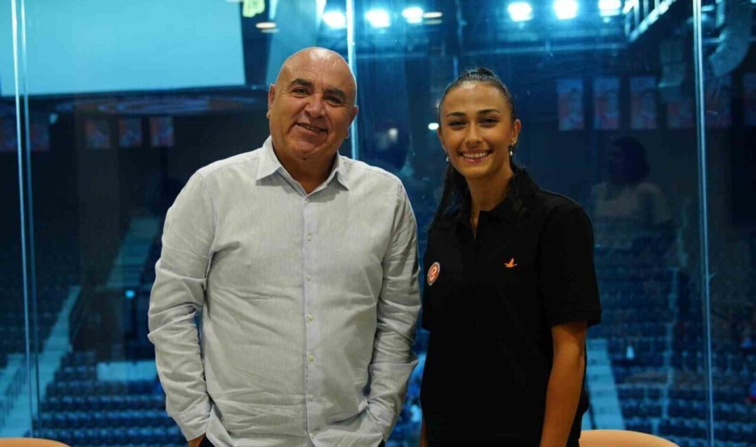 Simge Aköz, Corendon Sport Talks’ta voleybol kariyeri ve yeni salon heyecanını paylaştı Corendon Sport Talks'un 31. bölümüne Eczacıbaşı Dynavit kaptanı Simge Aköz