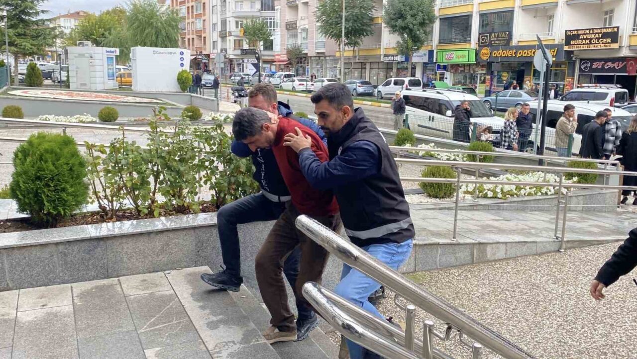 Çorum’da Tartışma Sonucu Babasını Tüfekle Vurarak Öldüren Zanlı Yakalandı ve Tutuklandı