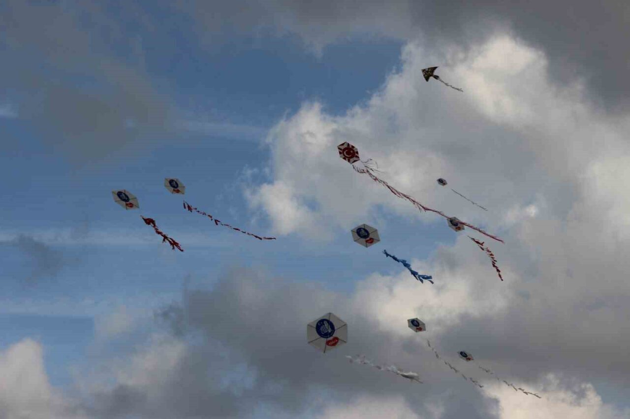 Çorum Belediyesi, 29 Ekim Cumhuriyet Bayramı kapsamında düzenlediği uçurtma şenliğinde