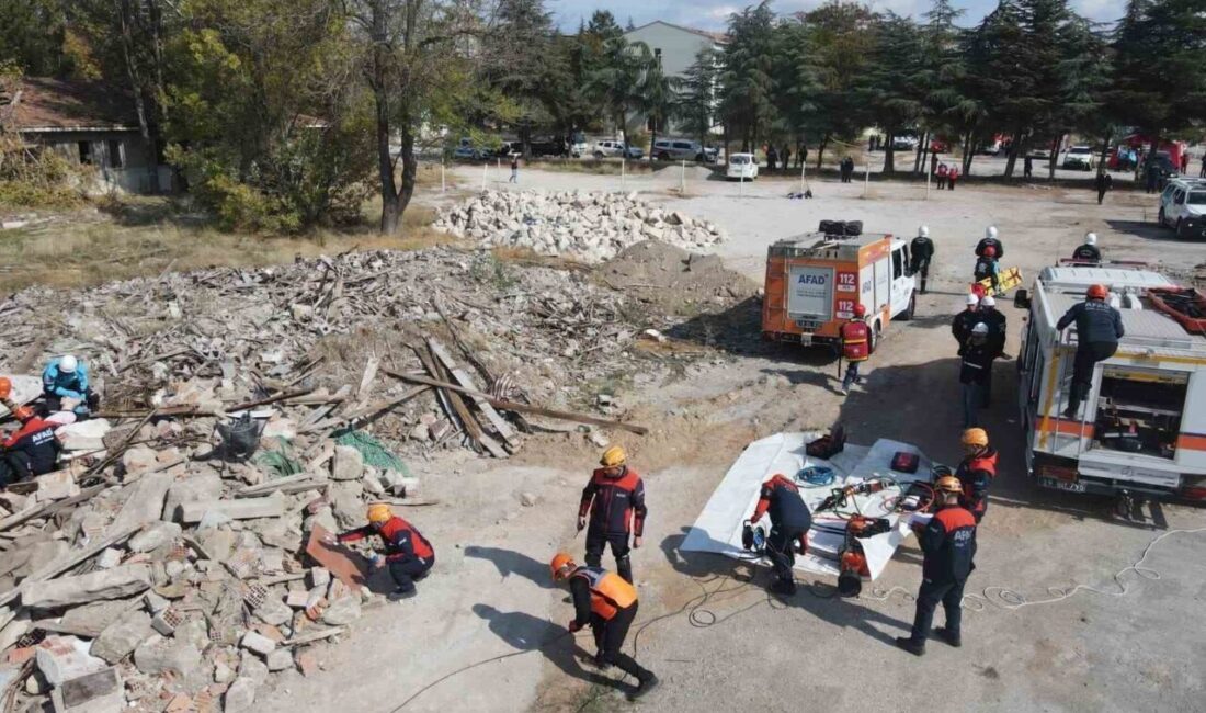 Çorum'da AFAD'ın düzenlediği "Kentsel Yangın ve Tahliye Tatbikatı", etkileyici bir