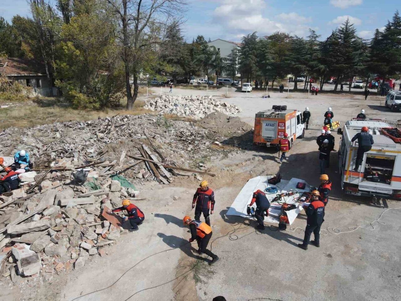 Çorum'da AFAD'ın düzenlediği "Kentsel Yangın ve Tahliye Tatbikatı", etkileyici bir