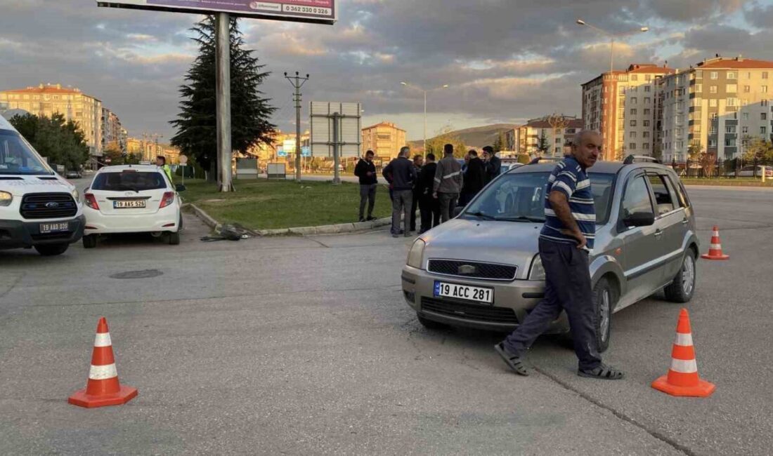 Çorum’da İki Araç Çarpıştı, İki Kişi Yaralandı Çorum'da iki otomobilin çarpışması sonucu meydana gelen kazada, sürücü Serra